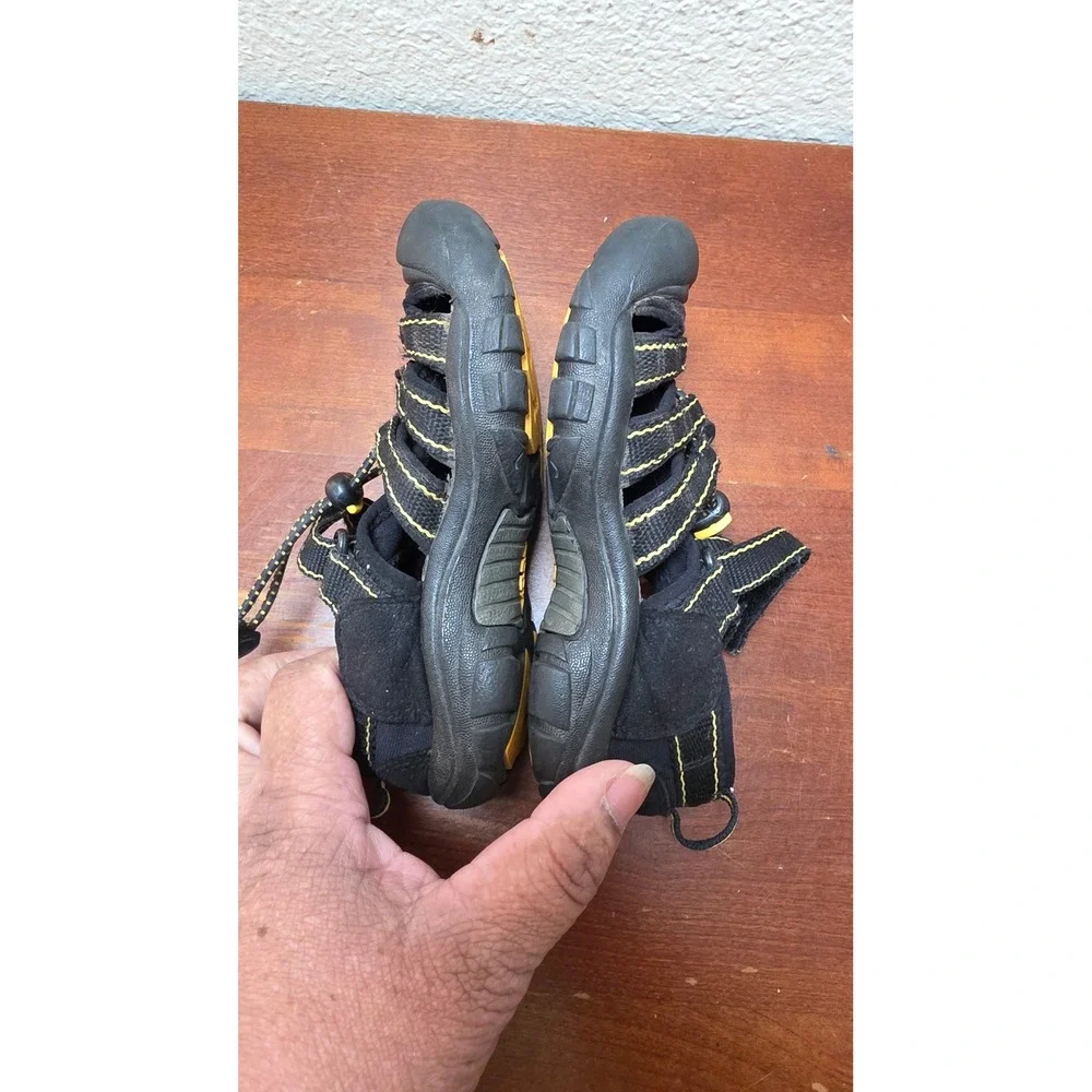 Keen Newport H2 Sandals Kids 11 Black Yellow Waterproof Hiking Water Shoes